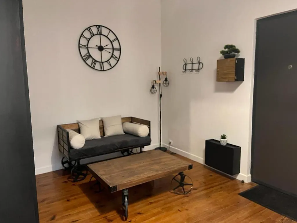 Totem Apartment Lyon 0*,